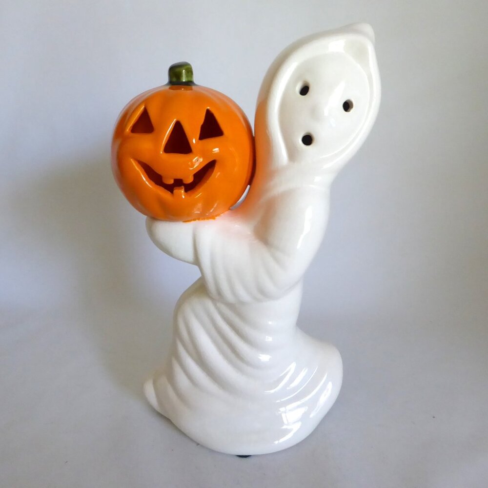 VINTAGE 12.5” HALLOWEEN GHOST HOLDING JACK O LANTERN PUMPKIN CERAMIC FIGURE